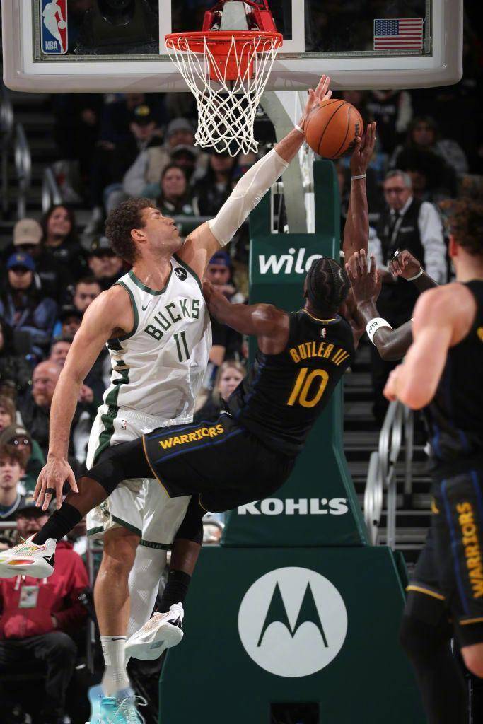 开云体育-包含雄鹿引发争议！，巴特勒官方宣布出色防守新规赛场气氛高涨的词条