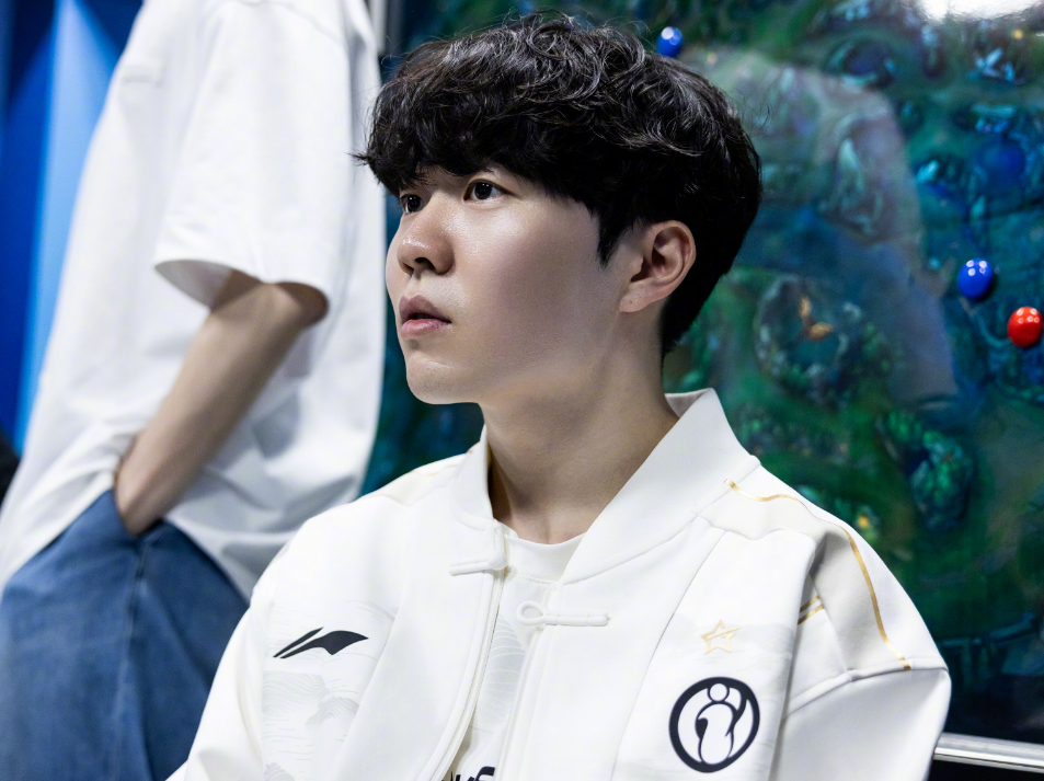 Kaiyun-Rookie回归赛场，惊险取胜首场状态亮眼，G2观众沸腾！的简单介绍