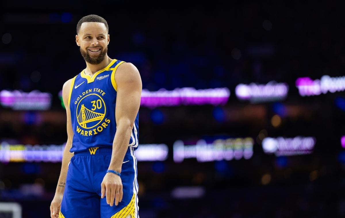 包含库里迎来七赛季高光表现,西班牙队球迷沸腾!的词条 包含库里迎来七赛季高光表现,西班牙队球迷沸腾!的词条